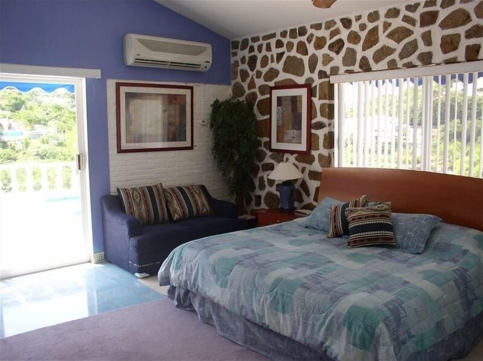 Upstairs Mater Bedroom.