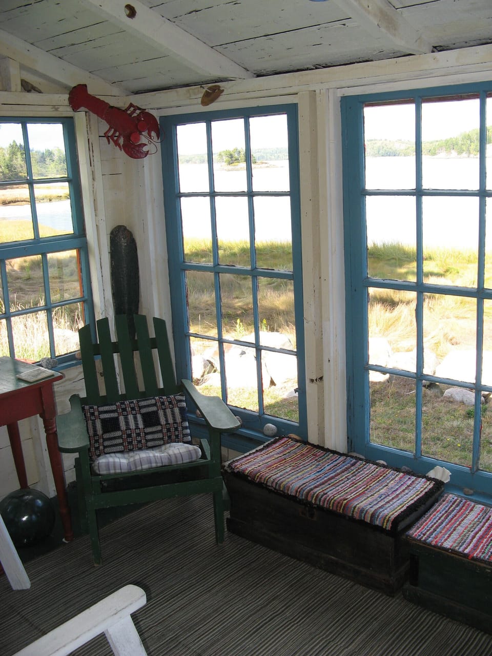 Another view of the cozy porch.