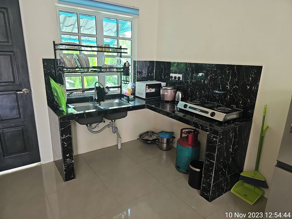 Fridge, microwave, stovetop, electric kettle