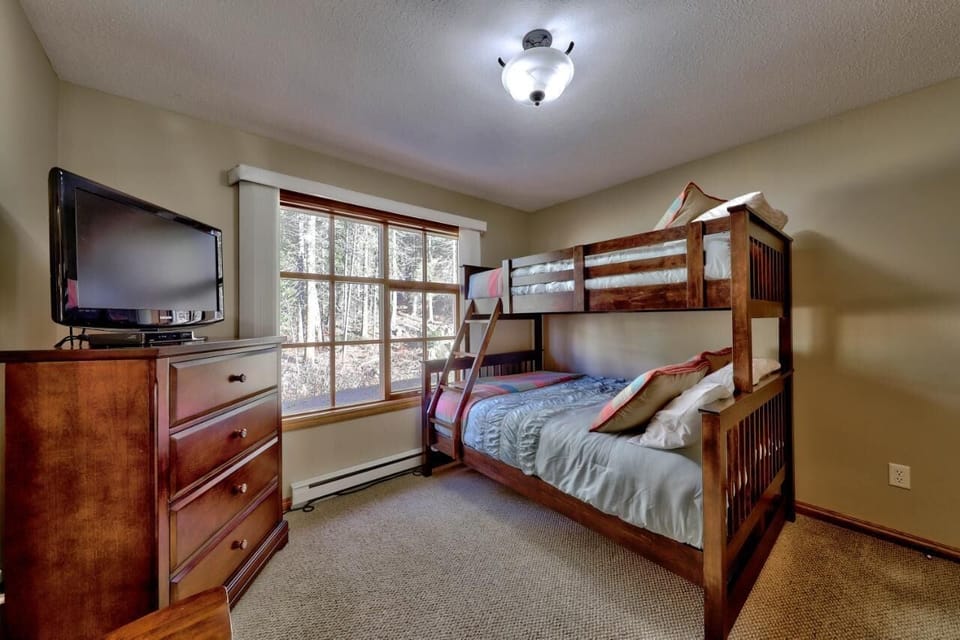 2 bedrooms, iron/ironing board, WiFi (free), bed sheets