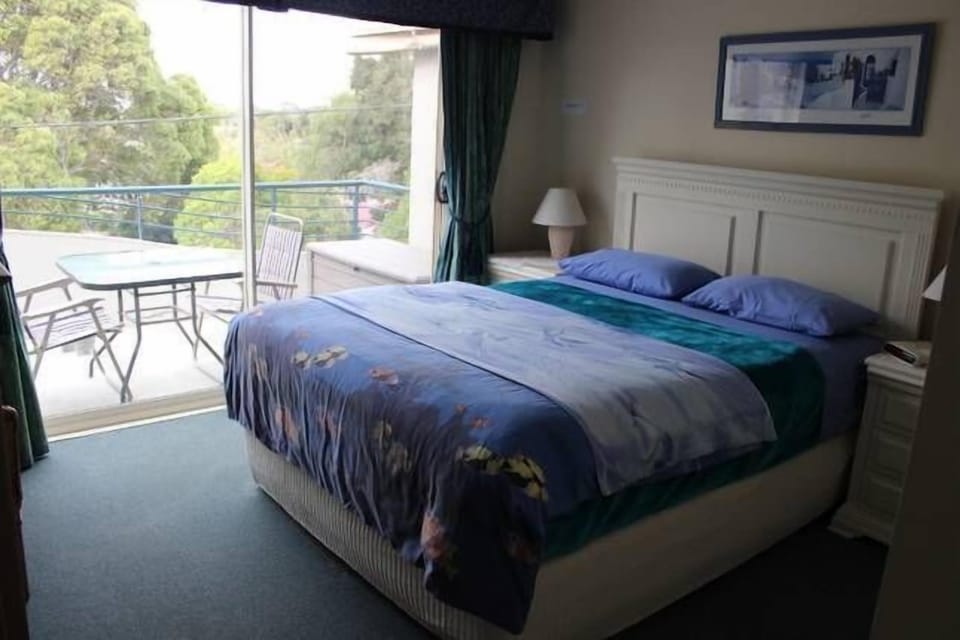 3 bedrooms, iron/ironing board, travel crib, WiFi
