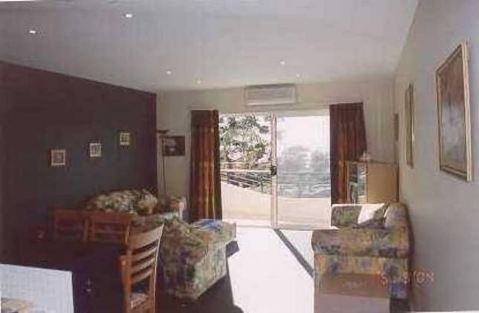 Smart TV, DVD player, books