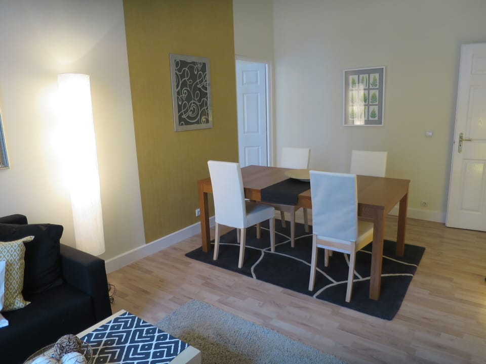 Living room/ dining