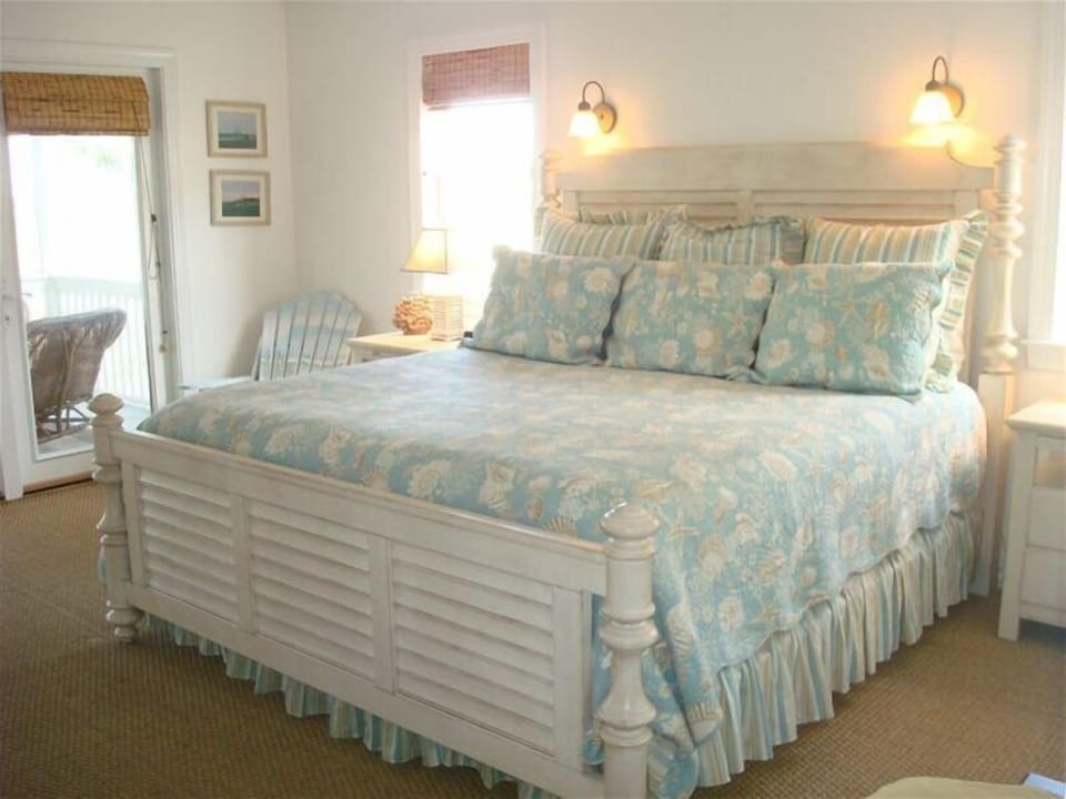 Upstairs Master Bedroom Suite with King size bed and marsh view out back 