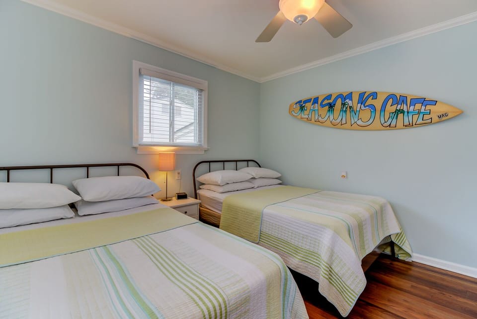 2 bedrooms, iron/ironing board, free WiFi
