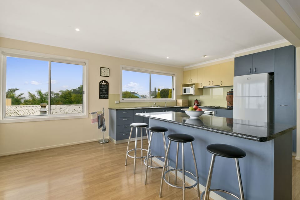 Open plan breakfast bar