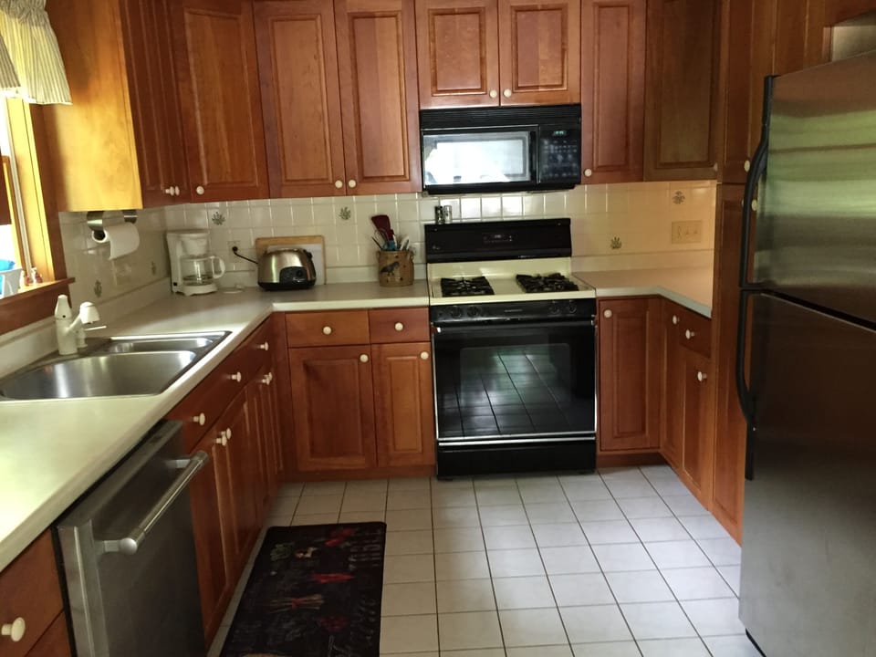 Beautiful kitchen complete with all the amenities of home. 