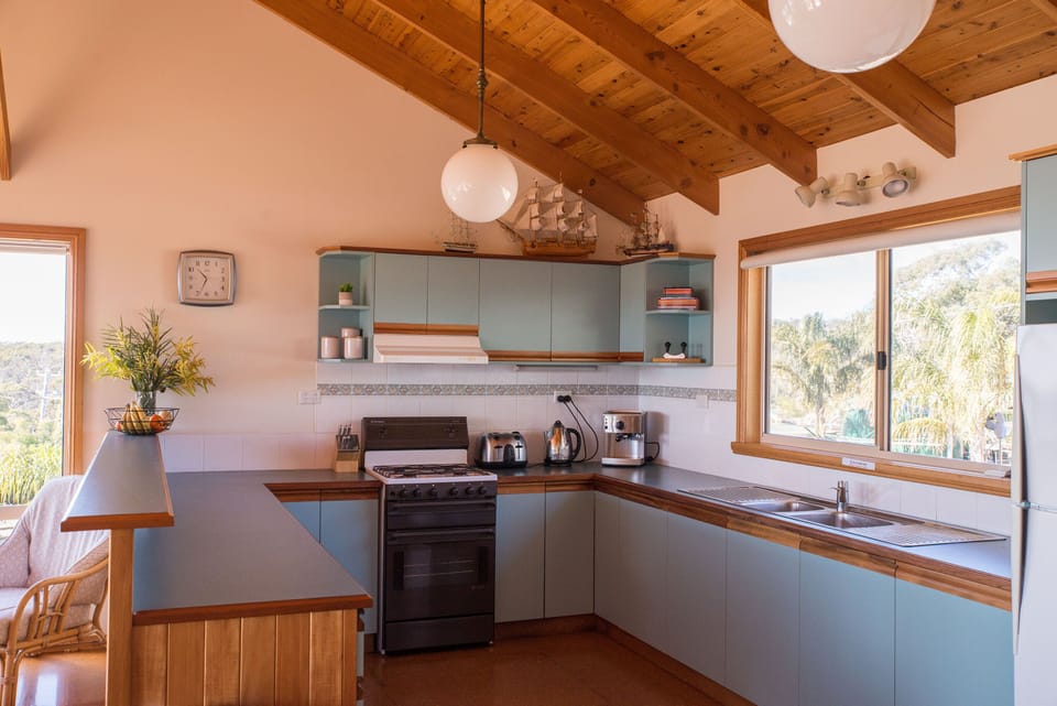 Open plan kitchen/dining