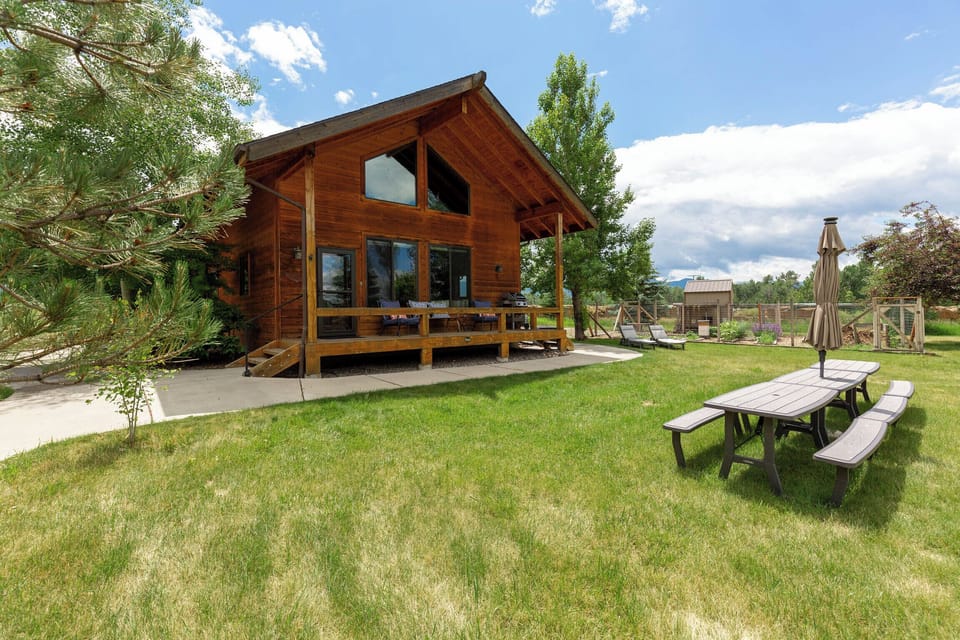 Front of cabin. Plenty of seating for outdoor dining, expansive yard for playing