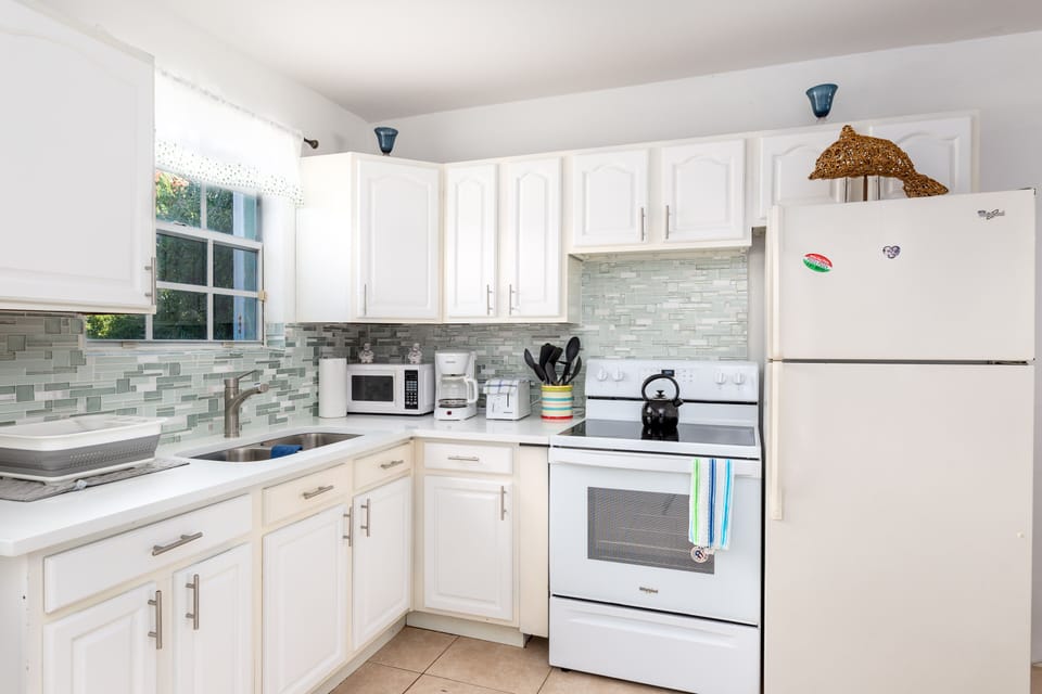 Fully equip, modern and spacious kitchen. 