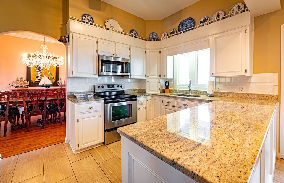 Top Floor Kitchen - Stainless steel appliances & Keurig Coffee maker