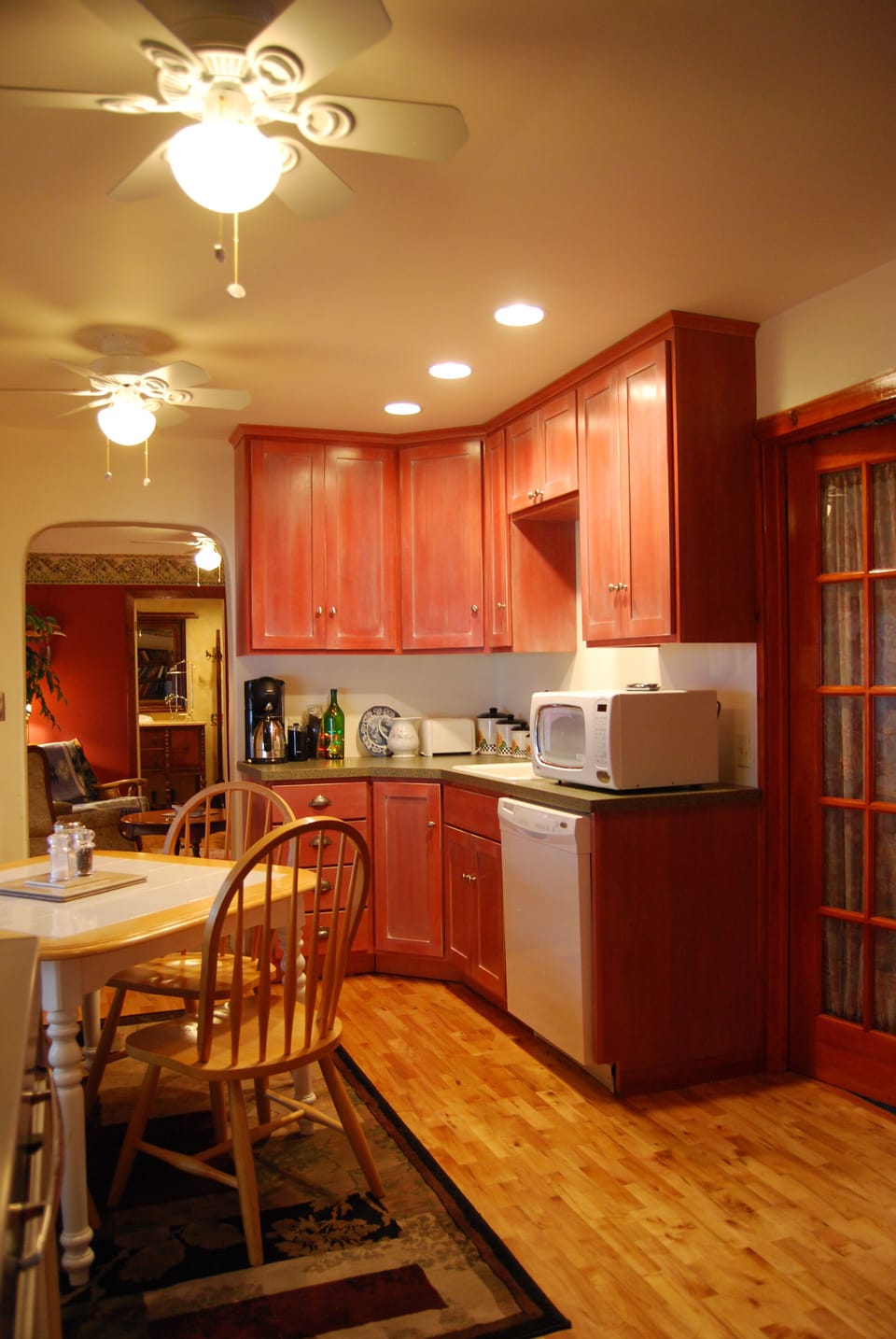 Kitchen & Laundry