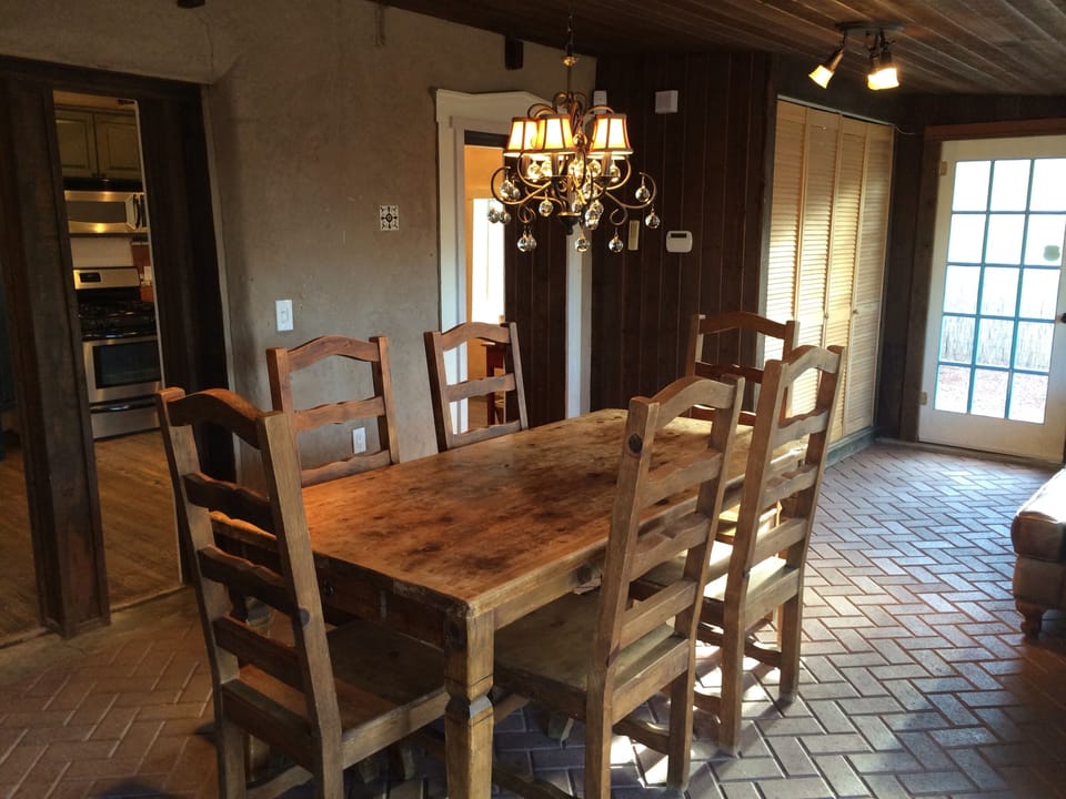 Dining room.