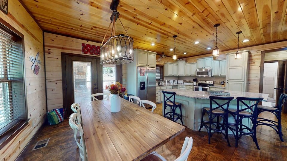 The-Lazy-Cowboy-Lodge-Dining-Room(1)