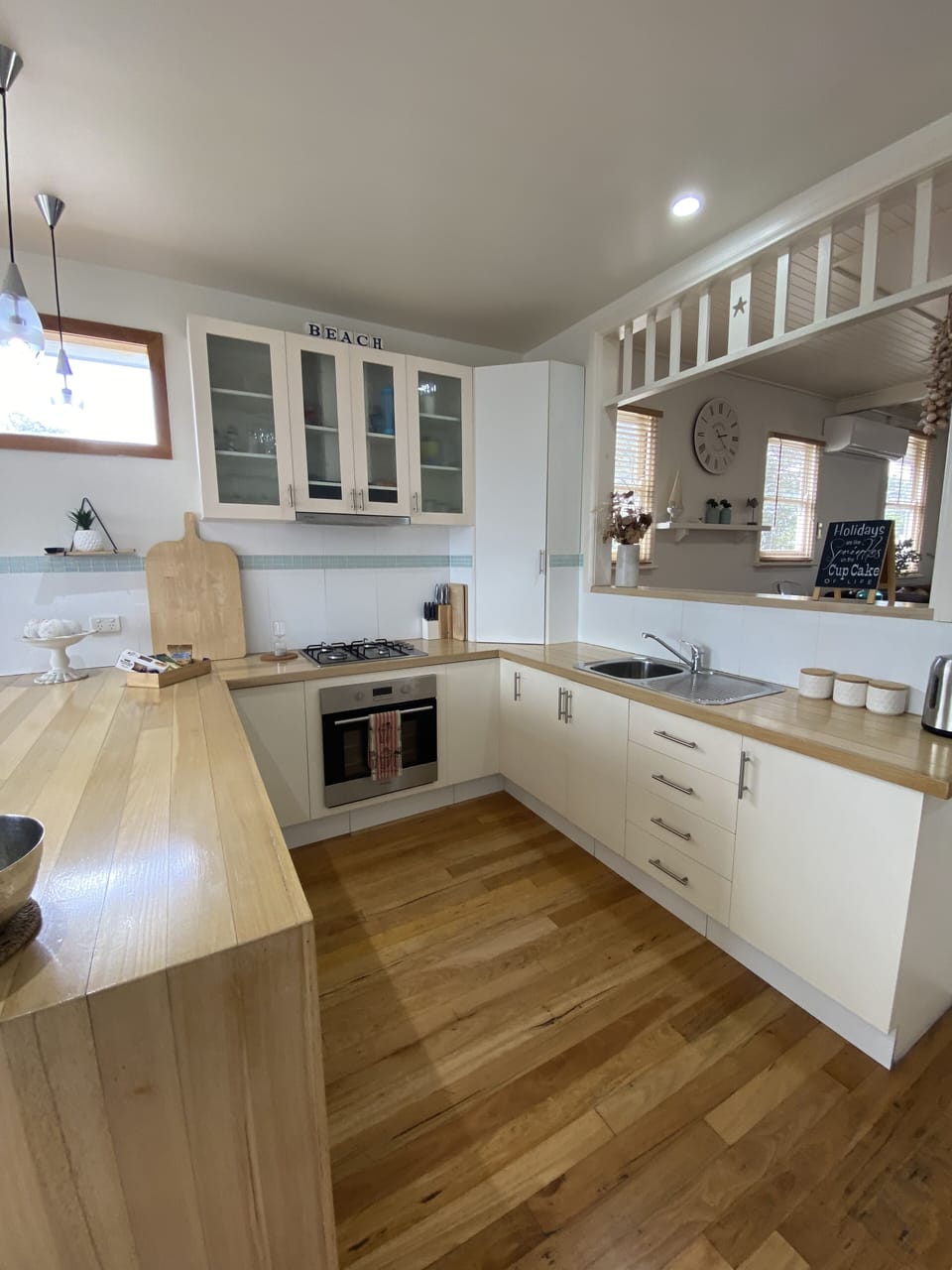 KITCHEN 