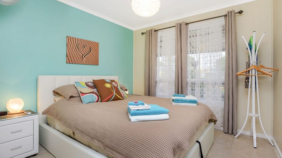 Queen bed 2 located at front of the apartment