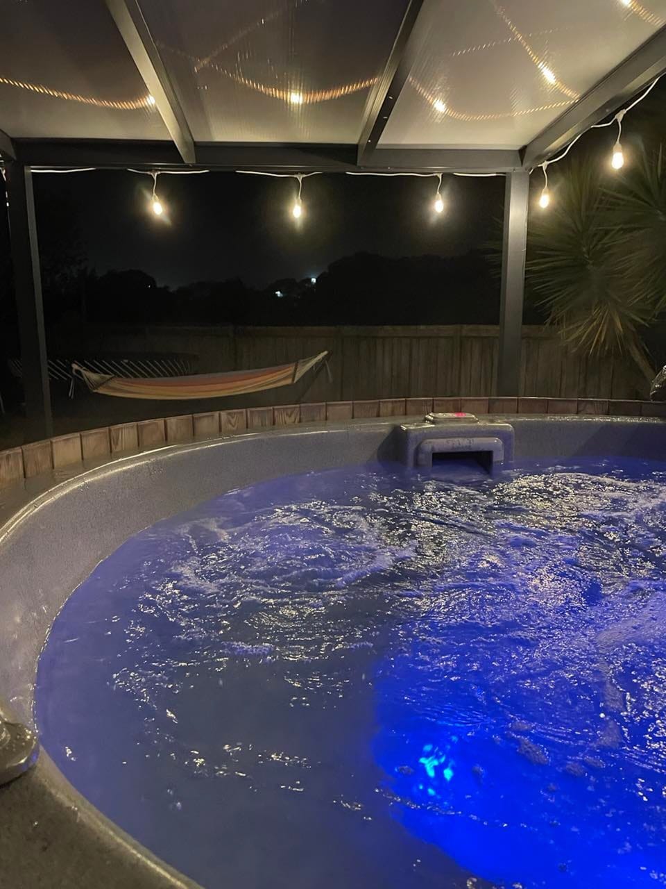 Outdoor spa tub