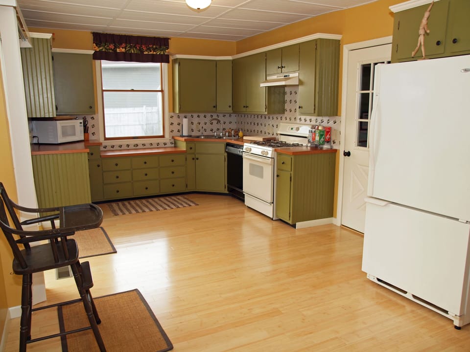 Open Kitchen area-Stove, Refrigerator, dishwasher, micro, etc. etc.