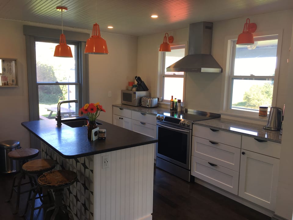 A kitchen to suit chefs of all levels. Cook with a view of the water. 