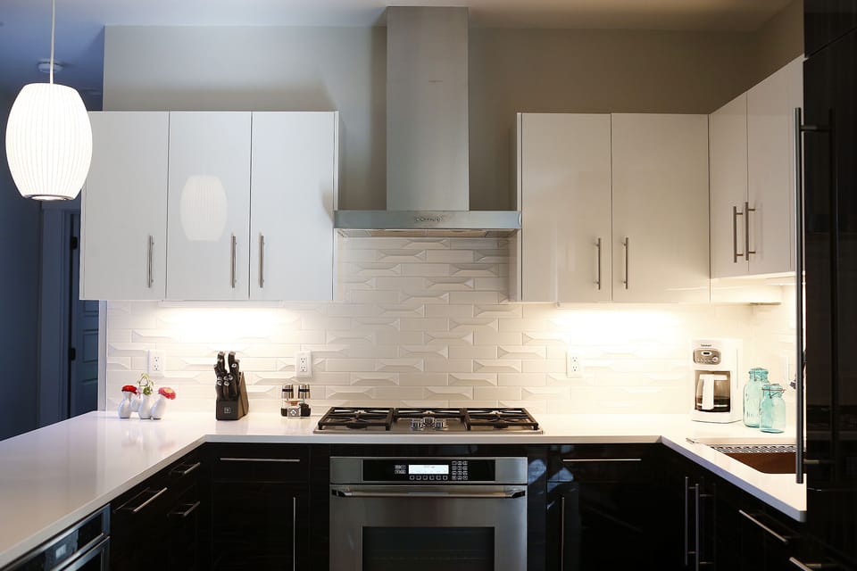 Fully equipped gourmet kitchen.