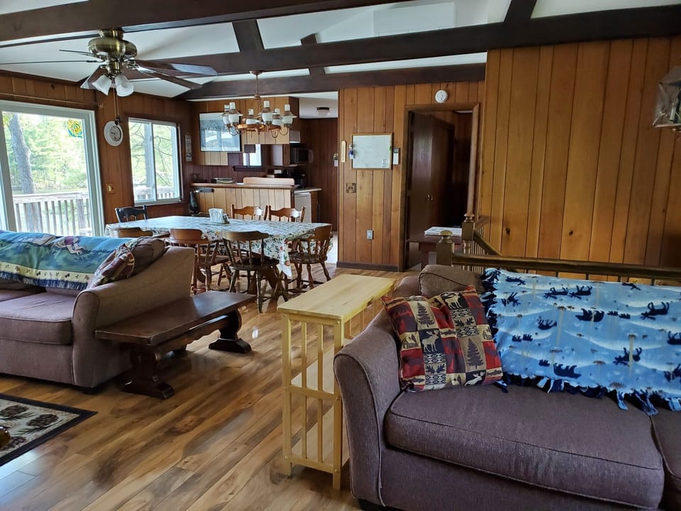 Upper level, open area