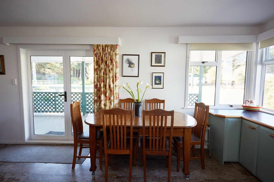Dining table seats 6 but you can bring in outside plastic table & seat further 4