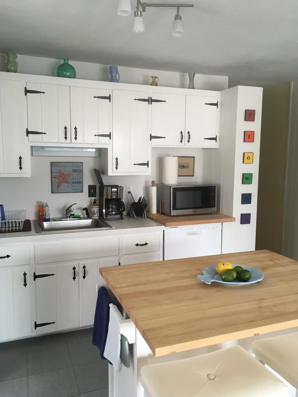 Kitchen and dining area.