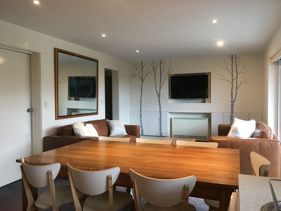 Comfortable dining & lounge area
