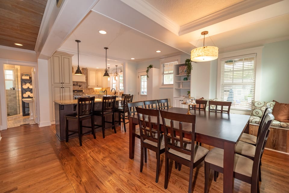 Dining room into kitchen