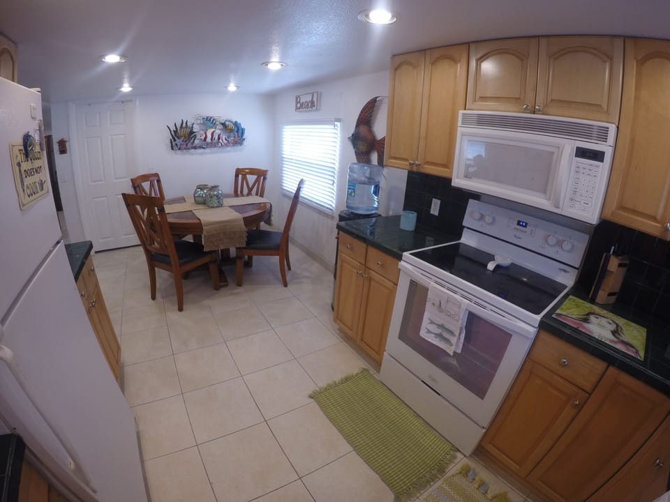 fully equipped kitchen 