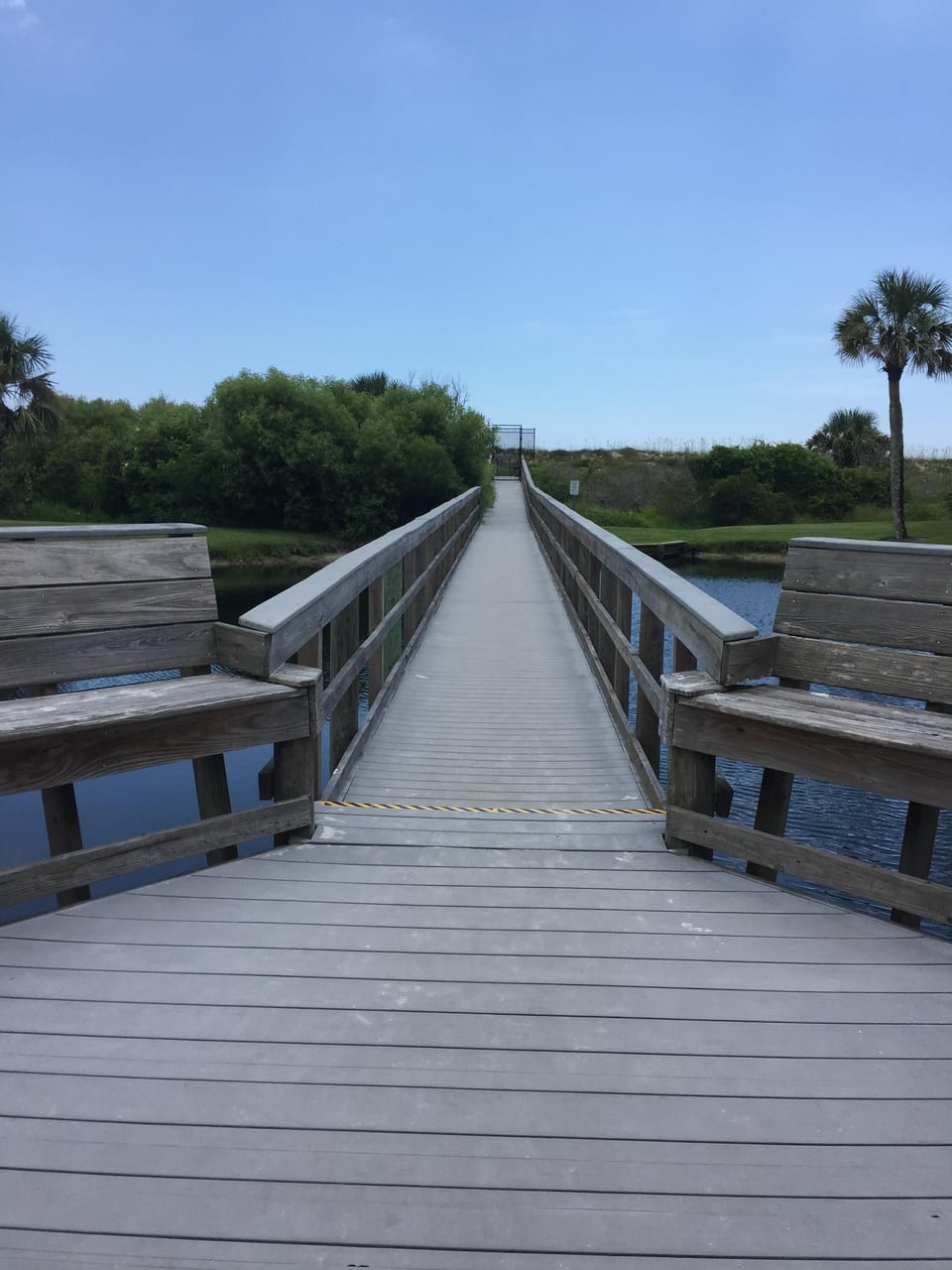 Walkway to the beach 