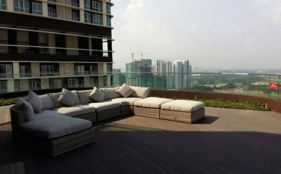 1503 Afiniti Legoland Condo Studio