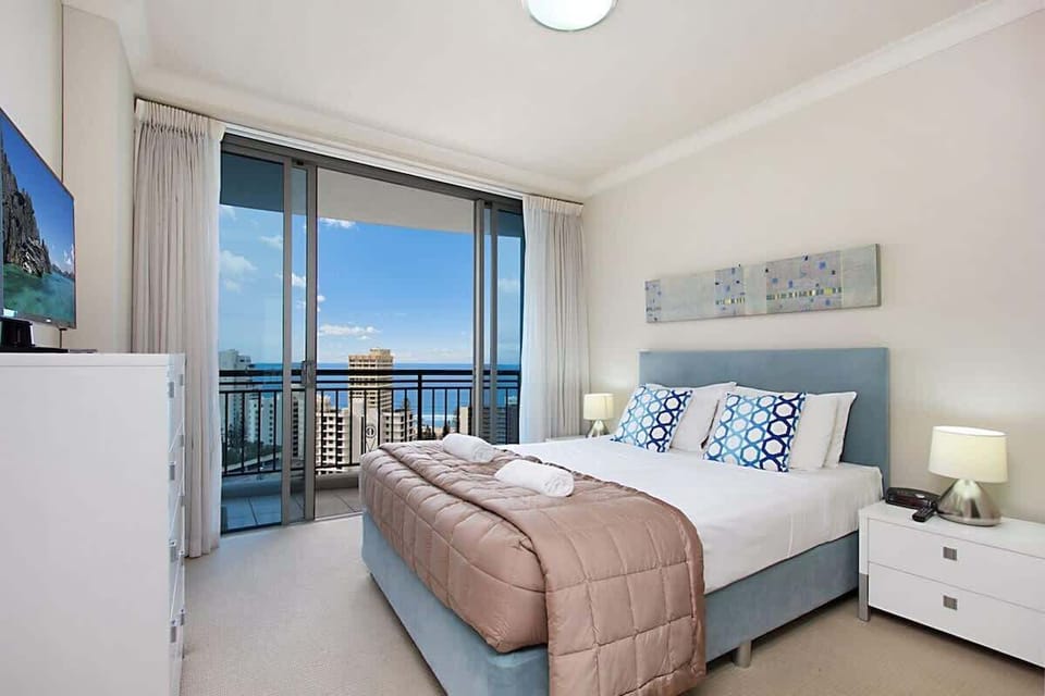Bedroom 1- Queen Bed 