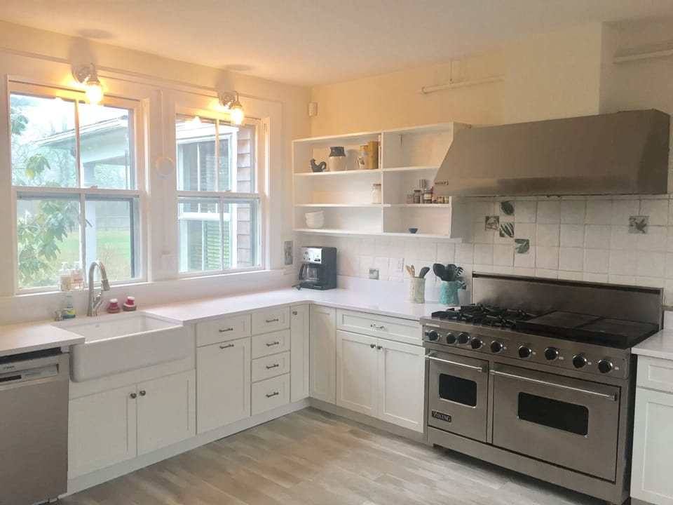 Kitchen with Viking stove 