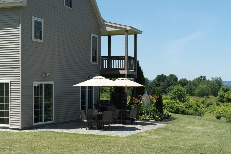 Relaxing “tumbled bluestone” patio!