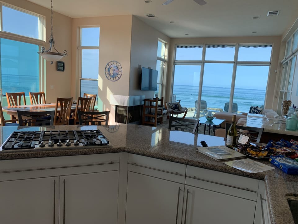 Large screen TV viewable from kitchen (it rotates)