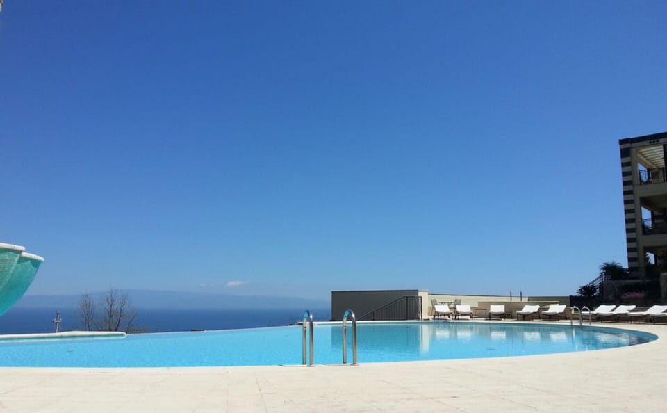 swimming pool sea view