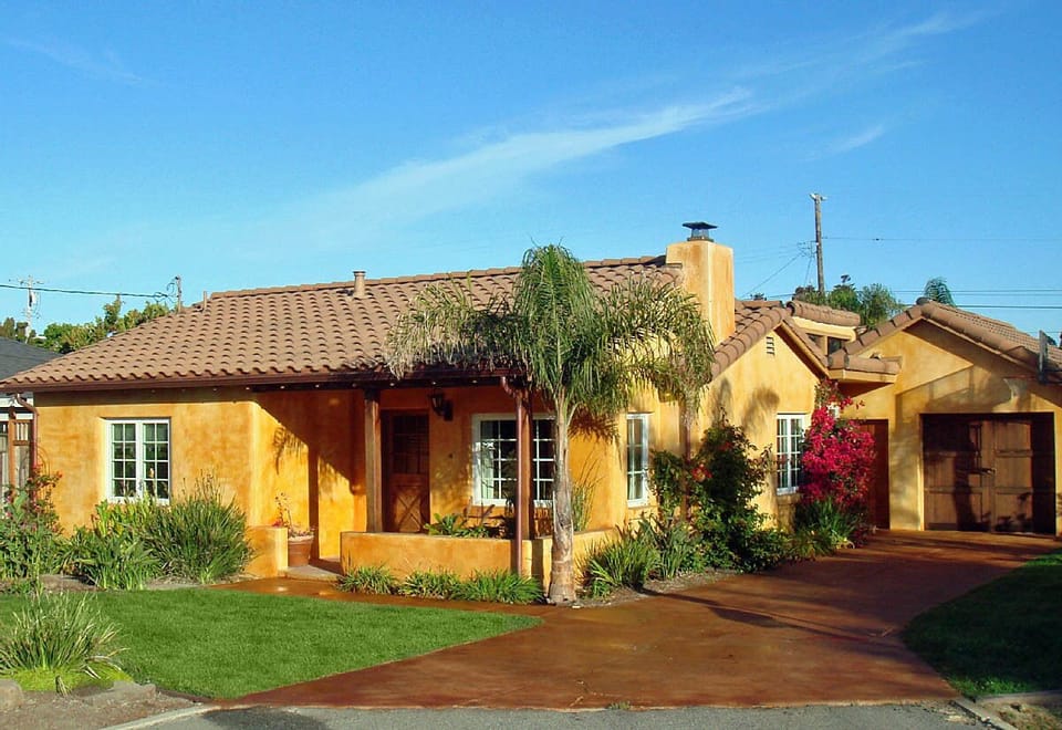 Welcome to 
Casa La Sirena.
Enjoy the Mexican inspired decor!