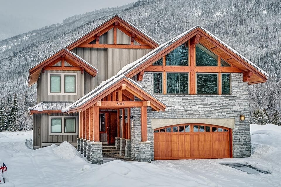 Front view of property