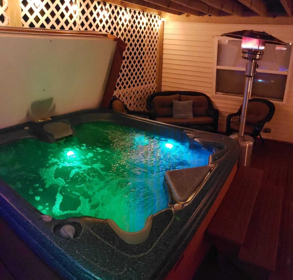 Indoor spa tub