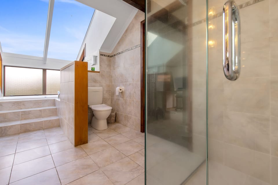 Master bedroom ensuite