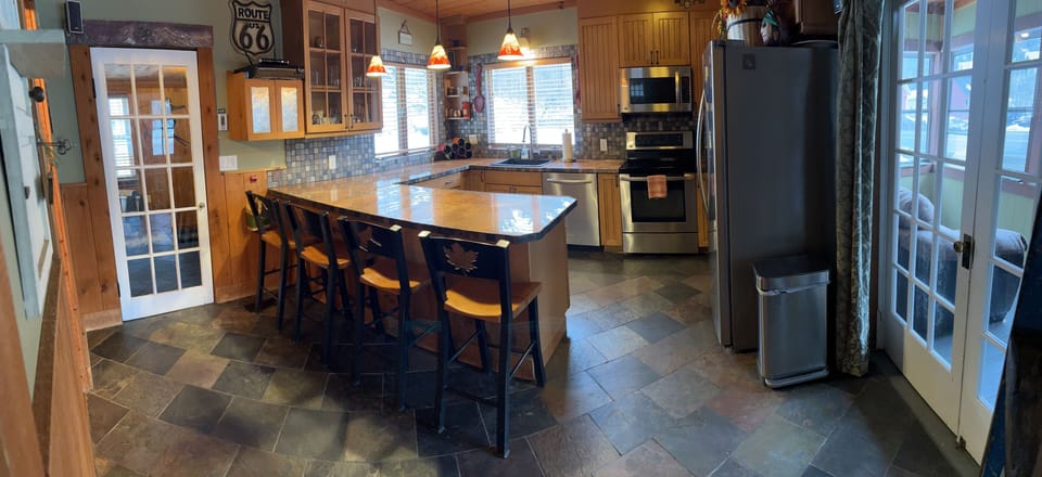 Master kitchen with 4 chairs