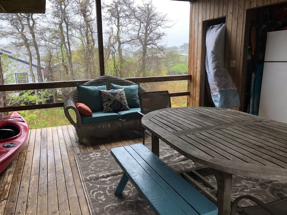 Downstairs deck with washer/dryer and outdoor shower