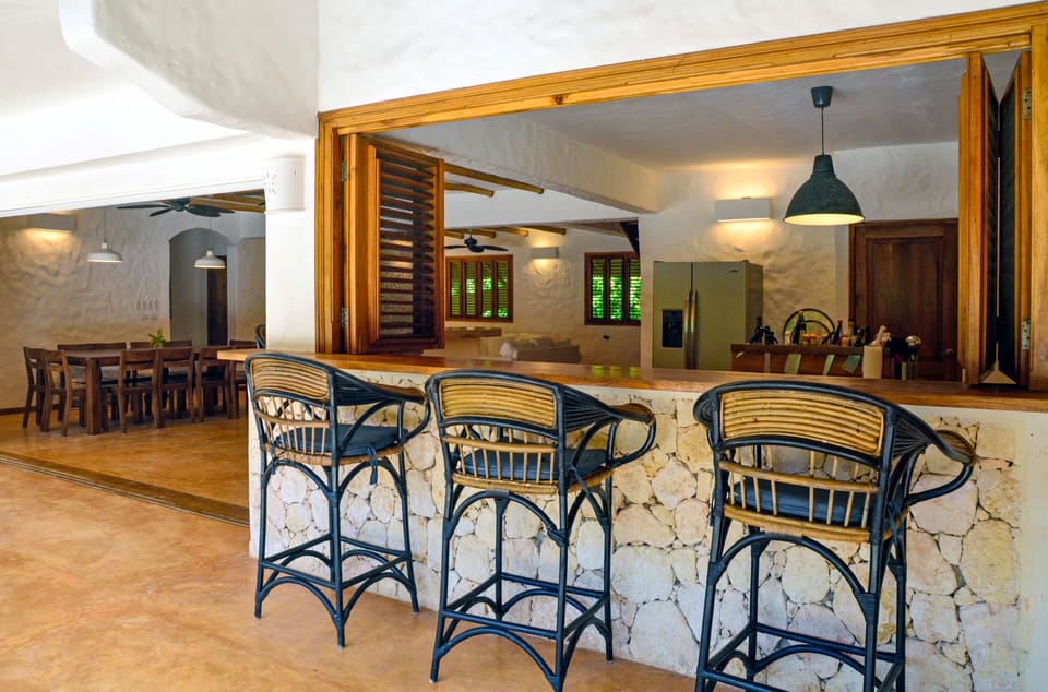 Eating bar outside of the kitchen, seen from the wrap-around veranda