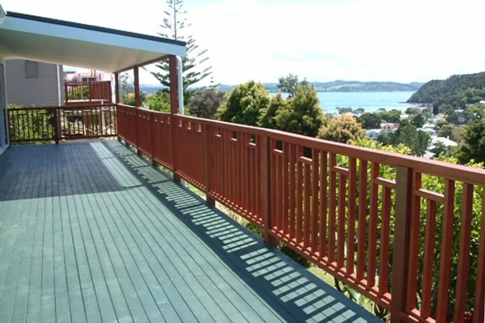 Upper Deck