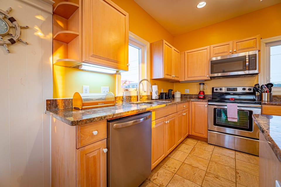 Kitchen: Dishwasher, oven, toaster.
