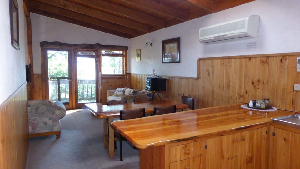 Kitchen Dining Rm Lounge