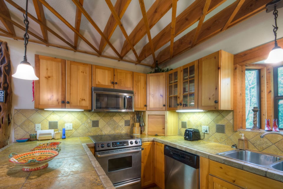 If you are missing anything in kitchen borrow from owners next door.