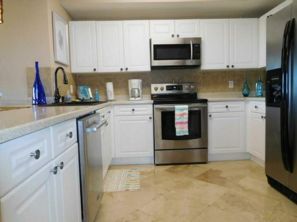 Spacious kitchen with everything for the chef in the family.
