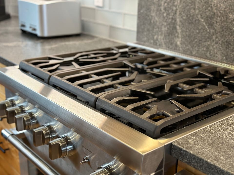 Thermador Pro Harmony 5 burner gas range and with Zephyer exhaust
